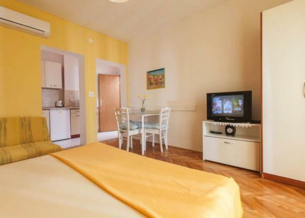 Apartmani Niko Podgora Bagian luar foto